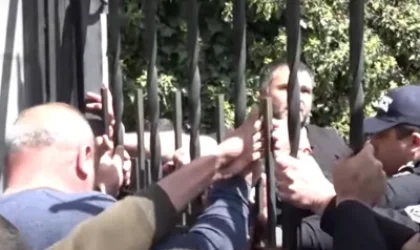 Թեժ իրավիճակ․ արցախցիներն ակցիա են իրականացնում Երևանում