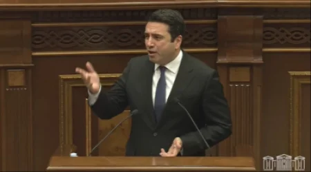 Գլուխներդ պատով եք տալիս բոլորդ. Սիմոնյանն՝ ընդդիմադիրներին