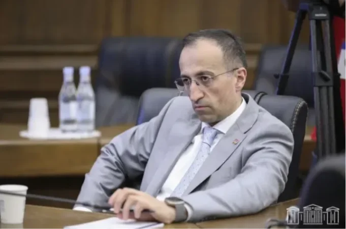 Թորոսյանը մանրամասներ է ներկայացրել Ղարաբաղից տեղահանվածներին բնակարանային աջակցության ծրագրից