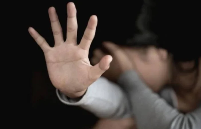 71-ամյա տղամարդը շենքի մուտքում փորձել է անառակաբարո արարք կատարել 13-ամյա աղջկա նկատմամբ