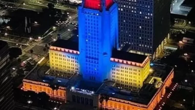 Լոս Անջելեսի քաղաքապետարանը լուսավորվել է Հայաստանի դրոշի գույներով