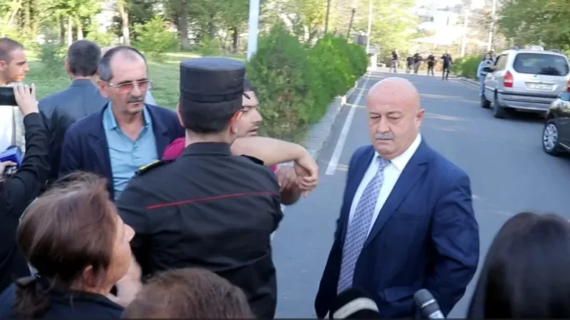 Հովիկ Աղազարյանի նկատմամբ բռնություն գործադրած քաղաքացիներից մեկը ձերբակալվել է․ ՔԿ