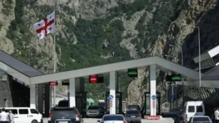 Լարսը բաց է. ռուսական կողմում կա մոտ 280 կուտակված բեռնատար