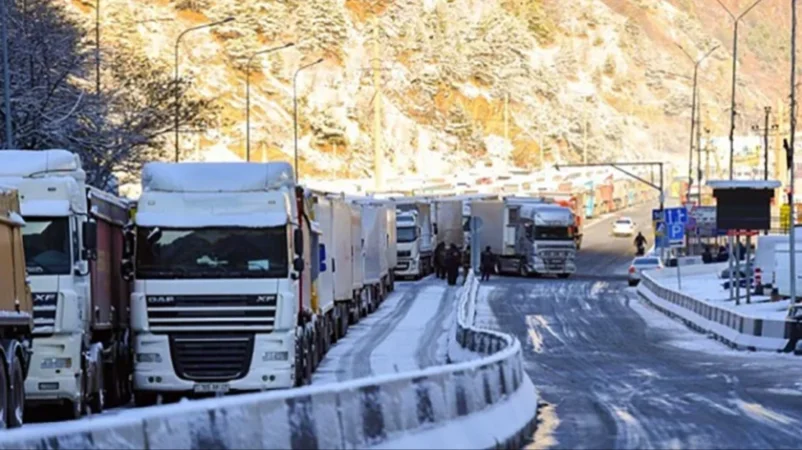 Ավելի քան 2300 բեռնատար` Վերին Լարսում