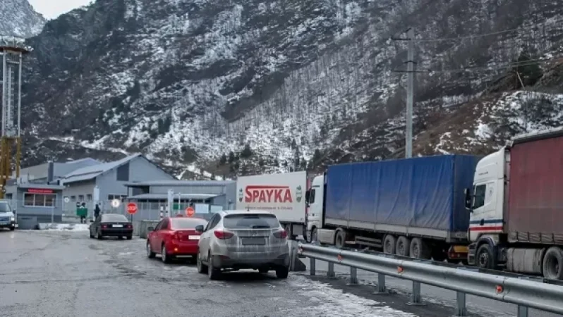 Լարսում ստեղծված վիճակը կարգավորելու խնդրանքով Սանոսյանը դիմել է ՌԴ դեսպանին