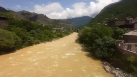 Ահազանգ. Դեբեդ գետը գույնը փոխել է