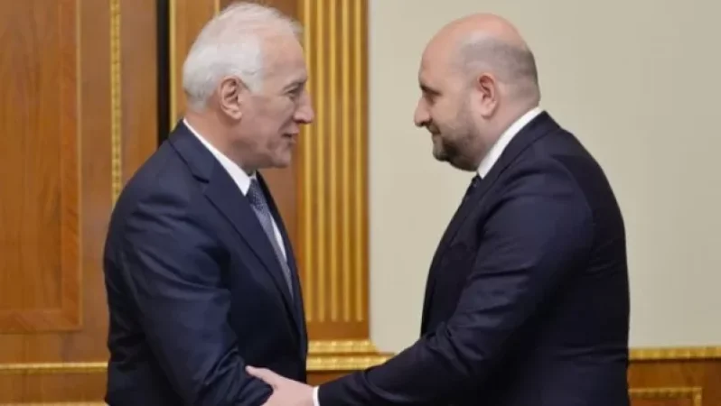 Արժութային շուկայում` հակամրցակցային դրսևորումներ. ԿԲ նախագահը հանդիպել է  նախագահի հետ