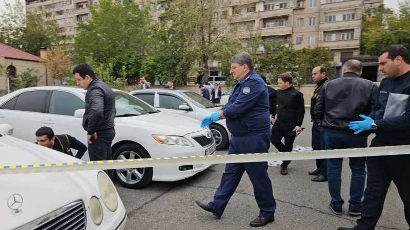Երևանի 40-ամյա բնակիչը ձերբակալվել է՝ դատարանի մոտ սպանության փորձ կատարելու կասկածանքով․ ՔԿ