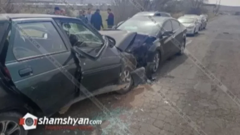 Խոշոր ավտովթար՝ Կոտայքի մարզում․ 3 հոգի տեղափոխվել է հիվանդանոց