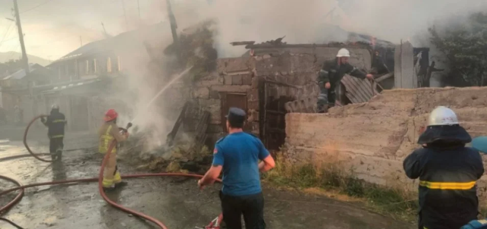 Մրգաշեն գյուղում այրվել են տանիքի փայտե կառուցատարրեր