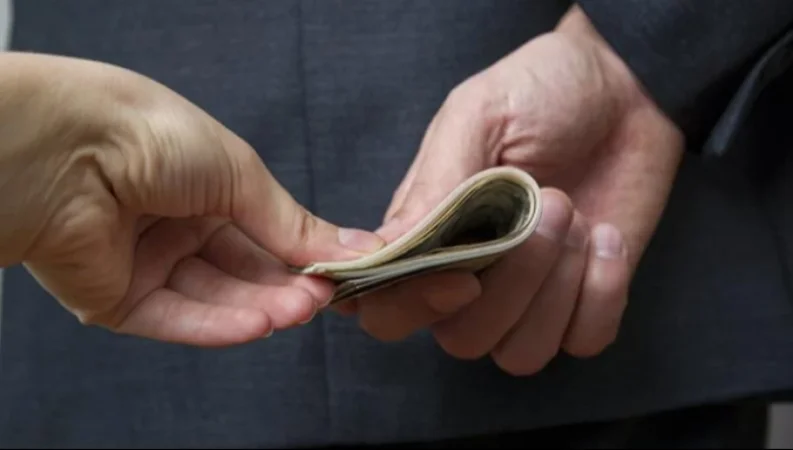 ՆԳՆ և ՊԵԿ պաշտոնյաների կողմից շուրջ 800.000 դրամ և 10.000 դոլար կաշառք ստանալու դեպքեր են բացահայտվել