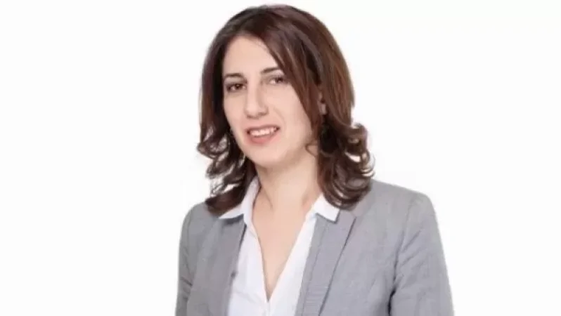 Ներեցեք , իսկ ո՞ւմ եմ դավաճանել. Սոֆյա Հովսեփյան