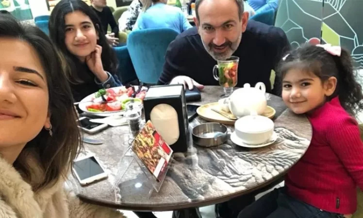 Փաշինյանը օրն անցկացնում է դուստրերի հետ․նրանք միասին ճաշում են