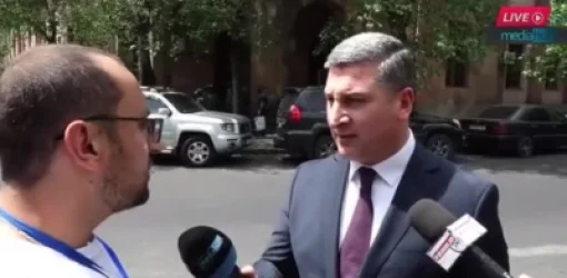 ՏԵՍԱՆՅՈՒԹ. Սանոսյանը վերցրել է խոսափողը ու սկսել հանդես գալ լրագրողի դերում