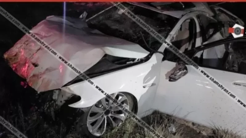 Խոշոր ավտովթար Արագածոտնում․ 23-ամյա վարորդը BMW-ով բախվել է քարերին և հայտնվել դաշտոմ․ կան վիրավորներ