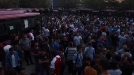 ՏԵՍԱՆՅՈՒԹ. Ամբողջ Հայաստանի տարածքում հերթեր են՝ կապված ռազմական դրության շրջանակում հայտարարված զորակոչին մասնակցողների քանակի հետ