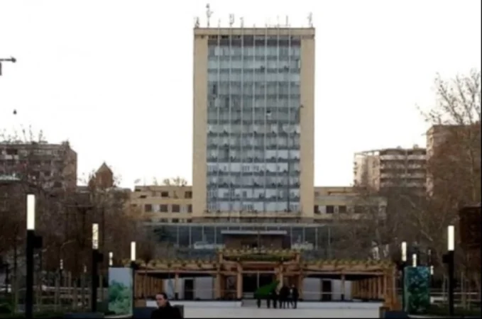 Կառավարությունը 210 մլն դոլար արժողությամբ պայմանագիր է կնքել. Սարյանի «ՀայՓոստ»-ի փոխարեն` «Համաշխարհային առևտրի կենտրոն Երեւան». «Ժողովուրդ»