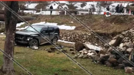 Տավուշում Nissan-ը բախվել է էլեկտրասյանը, կոտրել այն և հայտնվել հարակից հողատարածքում. կա վիրավոր