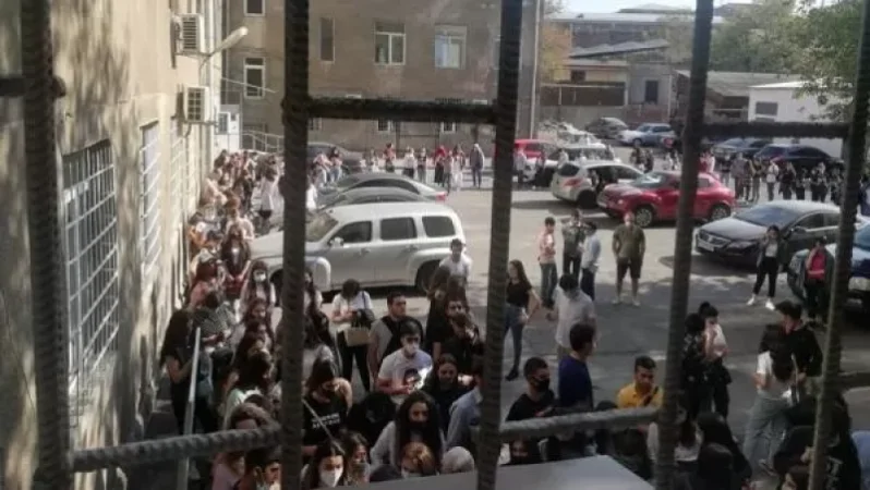 Լուսանկարներ. Վաղ առավոտից հերթեր են արյունաբանականի մոտ