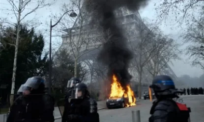 Փարիզում «դեղին անթև բաճկոնները» ավերում են քաղաքը