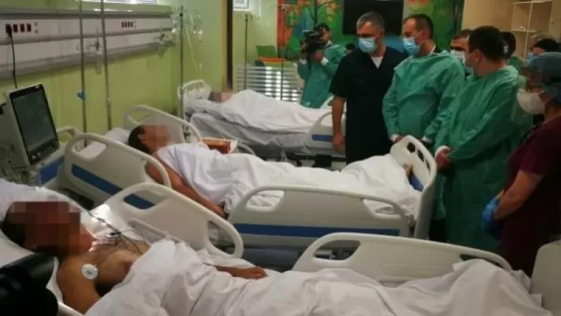 Photos: After Returning from Artsakh, Arsen Torosyan Visits Injured Soldiers