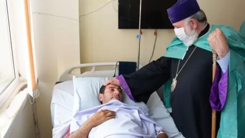 Կաթողիկոսն այցելել է վիրավոր զինվորներին