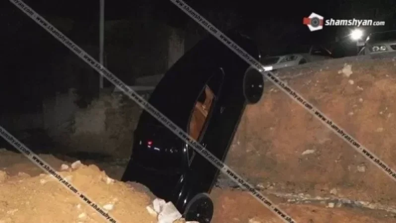 32-ամյա վարորդը Bentley-ով հայտնվել է փոսում. ավտովթար Երևանում