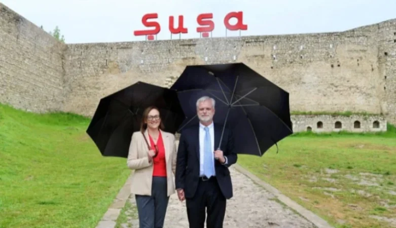 Ադրբեջանում ԱՄՆ դեսպանը կնոջ հետ այցելել է օկուպացված Շուշի