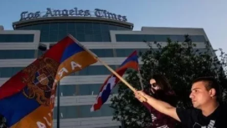 Ամերիկահայերի բողոքի ակցիան Los Angeles Times-ի խմբագրության դիմաց