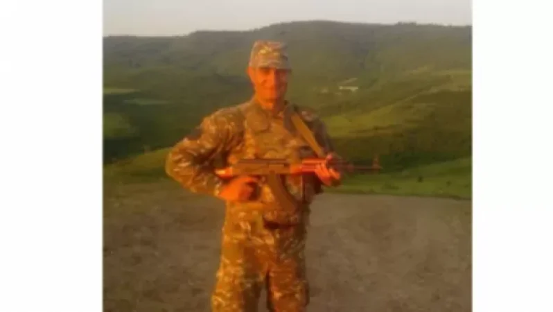 Journalist Vardan Onanyan Sustains Shrapnel Wounds While Retaking Important Heights in Artsakh