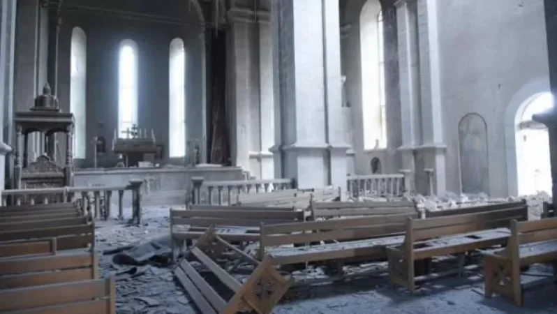 Մինչև Ղազանչեցոց եկեղեցուն երկրորդ անգամ հարվածելը թշնամին անօդաչուներով հետևել է լրագրողներին