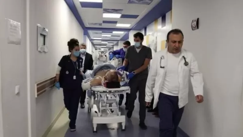 Շուշիում վիրավորված ռուս լրագրող Յուրի Կոտենոկը միացված է արհեստական շնչառության սարքին