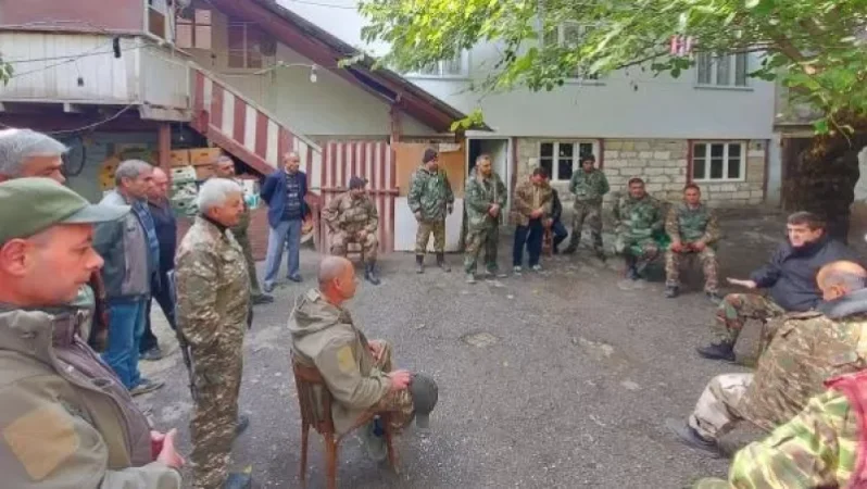 Զոհասեղանին Հայրենիքի փրկության հարցն է. ԱՀ նախագահը հանդիպում է աշխարհազորի հետ