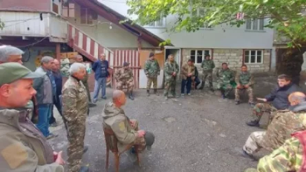 Զոհասեղանին Հայրենիքի փրկության հարցն է. ԱՀ նախագահը հանդիպում է աշխարհազորի հետ