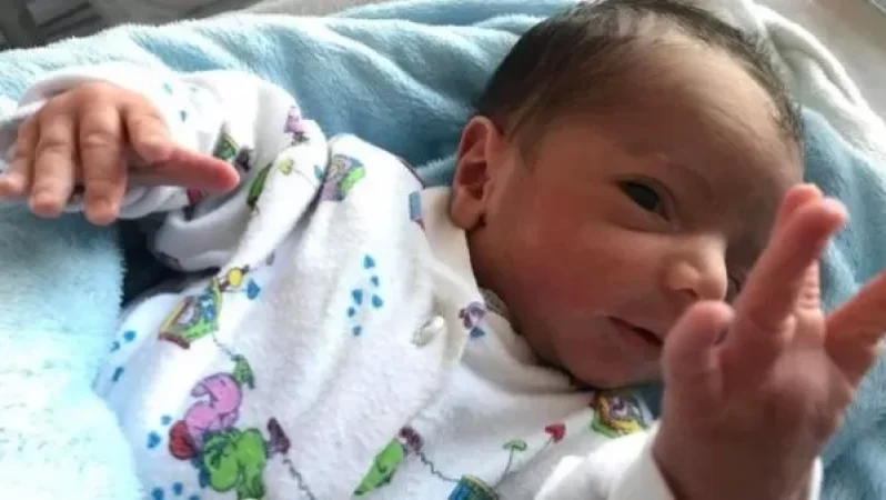 Արցախցի փոքրիկին ծնողներն անվանել են ի պատիվ Արայիկ Հարությունյանի