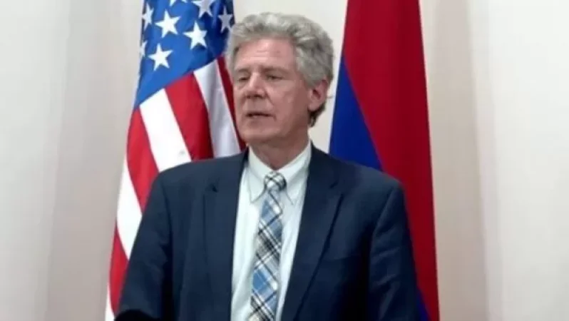 Ֆրենկ Փալոնը գրառում է կատարել օտարերկրյա վարձկանների՝ հակամարտությանը ներգրավվելու մասին