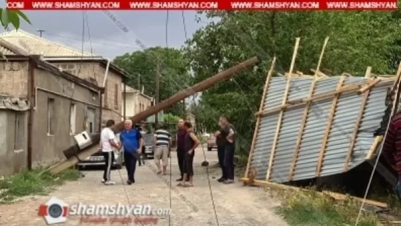 Արտակարգ իրավիճակ. Արարատի մարզում փոթորիկը տան տանիքներ է պոկել ու շպրտել, կոտրել էլեկտրասյուներ և հաստաբուն ծառեր