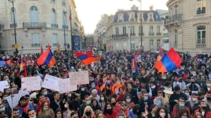 Հայերը բողոքի ակցիա են անցկացրել Ֆրանսիայում Ադրբեջանի դեսպանատան մոտ