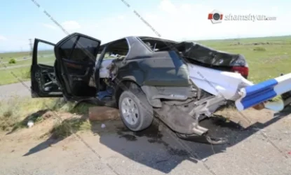 Կոտայքի մարզում BMW-ն մխրճվել է երկաթե արգելապատնեշի մեջ