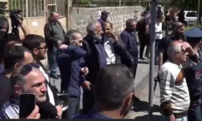 ՏԵՍԱՆՅՈՒԹ․ Կարևորը բիչոկ հավաքող չենք․ Քոչարյանի կողմնակիցը՝ ակտիվիստին