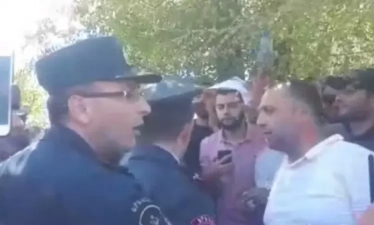 VIDEO: "Shame, shame" - Citizens confront Kocharian's lawyer