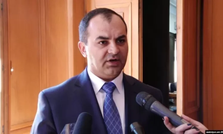 Արթուր Դավթյանի օգնականը 10 հատ մեքենա է գնել և վարձույթով տվել. «Ժողովուրդ»