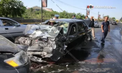 Կիևյան կամրջի սկզբնամասում ВАЗ 21099 մակնիշի մեքենան դուրս է եկել հանդիպակաց երթևեկելի գոտի