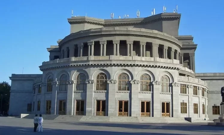 Օպերայի շենքում ռումբ կամ այլ վտանգավոր սարքեր չեն հայտնաբերվել. ԱԻՆ