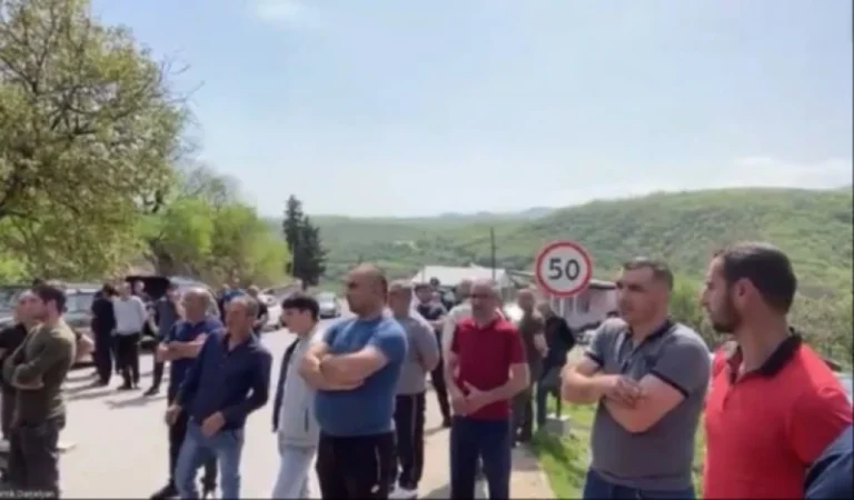 «Միայն ոստիկաններն են շրջում, անցնող-դարձողին էլ հարցաքննում, թե` ու՞ր են գնում». Կիրանցի ղեկավար