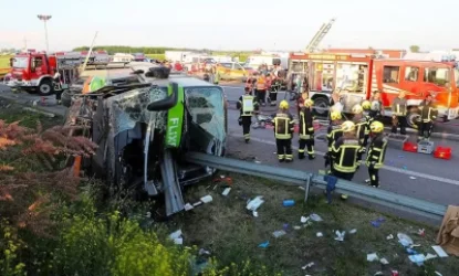 Գերմանիայում միջքաղաքային ավտոբուս է վթարվել. Բազմաթիվ տուժածներ կան