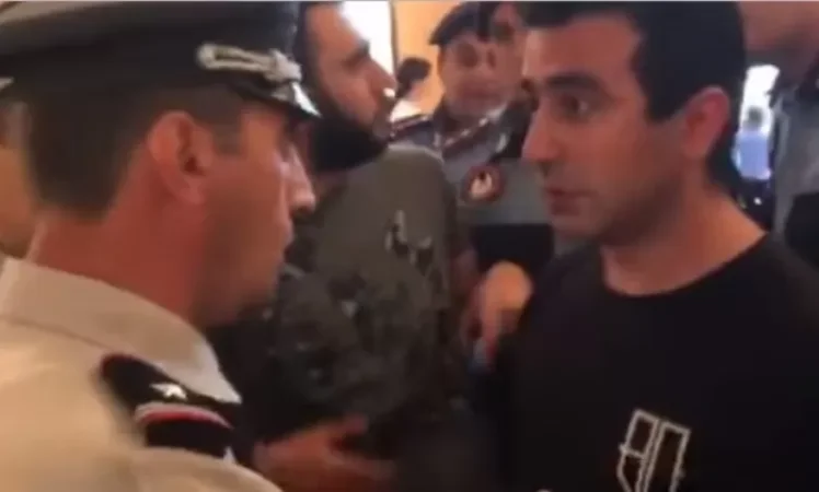 Video: Police Detain 4 Members of the 'Adekvad' NGO