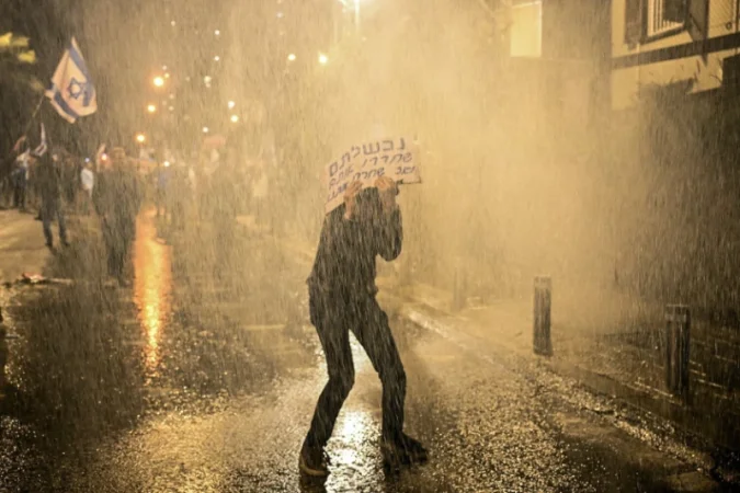 Ոստիկանությունը ջրցան մեքենաներով ցրել Է Թել Ավիվում հակակառավարական ցույցը