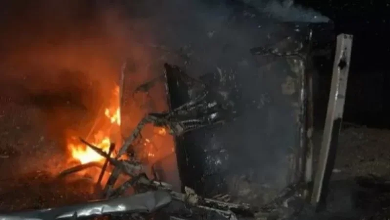 Ստեփանակերտի հրթիռակոծությունից այրվել է ավտոմեքենա, ավերվել շենքեր, վնասվել՝ թաղամասը սնուցող գազատարը. Արցախի ԱԻՆ