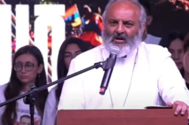 Վաղը  ժամը 8-ից պետք է պարալիզացվի ամբողջ Երևանը` տոտալ գործադուլներով, դասադուլներով. Բագրատ Սրբազան